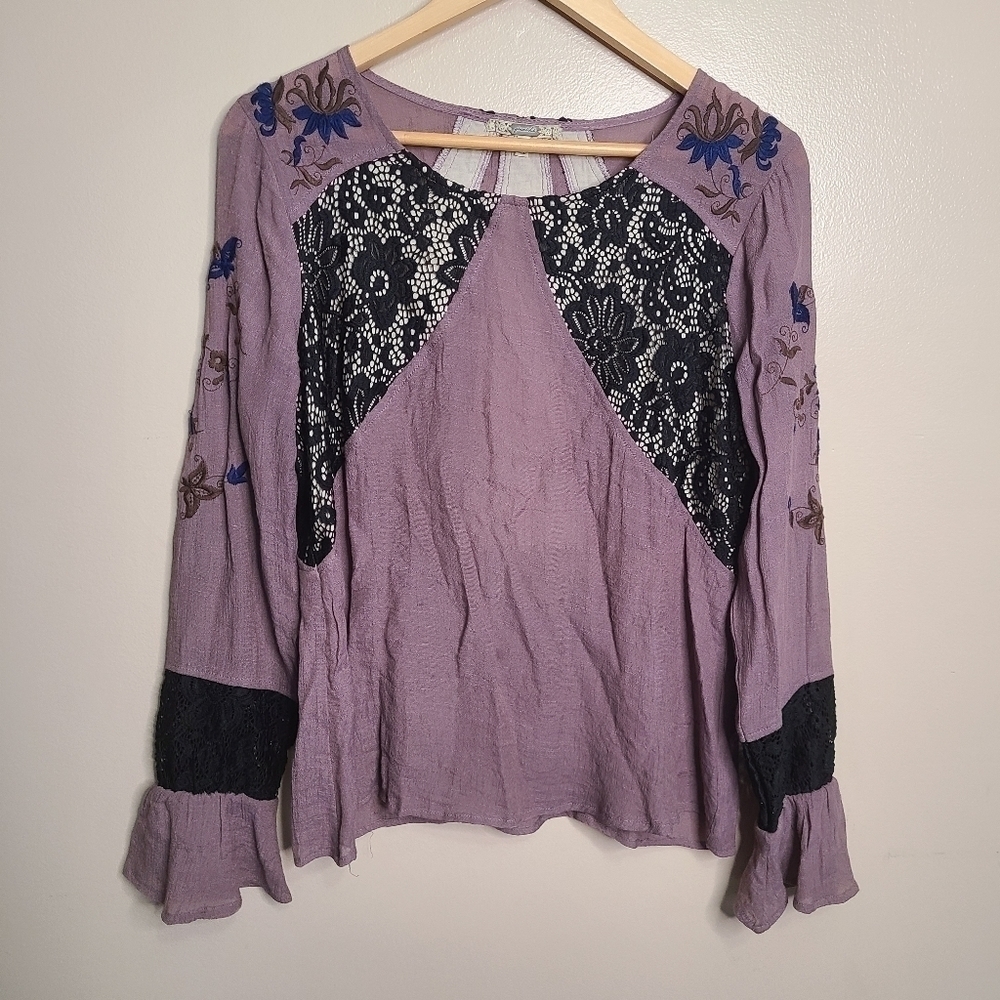 Buckle Gimmicks Pieced Crinkle Top